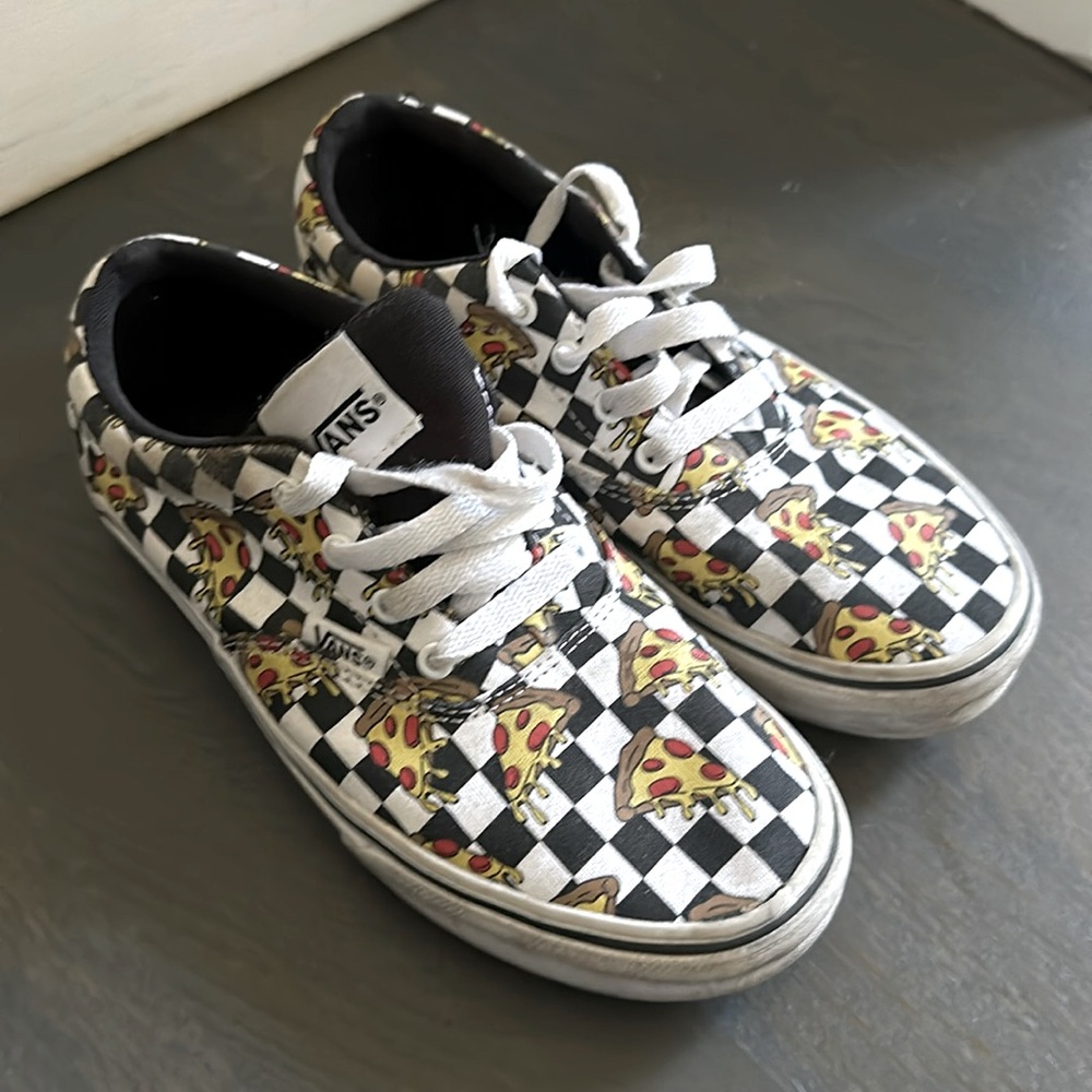 Pizza vans. Boys sz 2.5. These are so cute!!